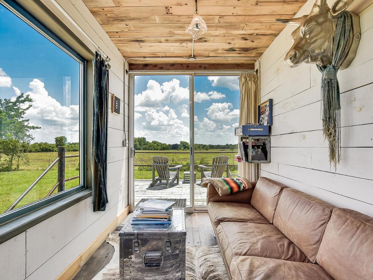 Flophouze Shipping Container Hotel Round Top Bagian luar foto